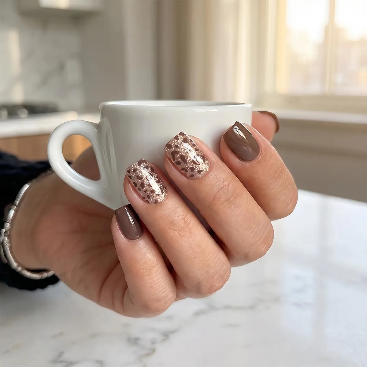 Short Square Press On Nails - Brown Glitter Leopard Fake Nails Glossy Finished Reusable False Nails with Glue Tabs - 24Pcs Nail Kit for Women Manicure
