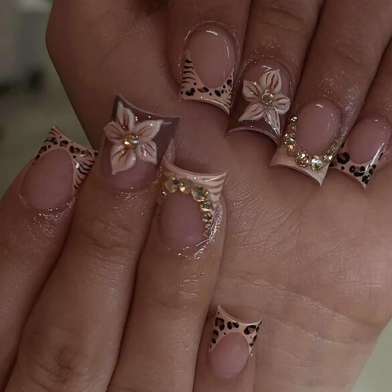24Pcs Short Square Press on Nails Cute Leopard French Tip Fake Nails Brown 3D Flower Glue on Nail Rhinestones Diamond Fall Nail Art Designs Full Cover Acrylic False Nails for Women Manicure