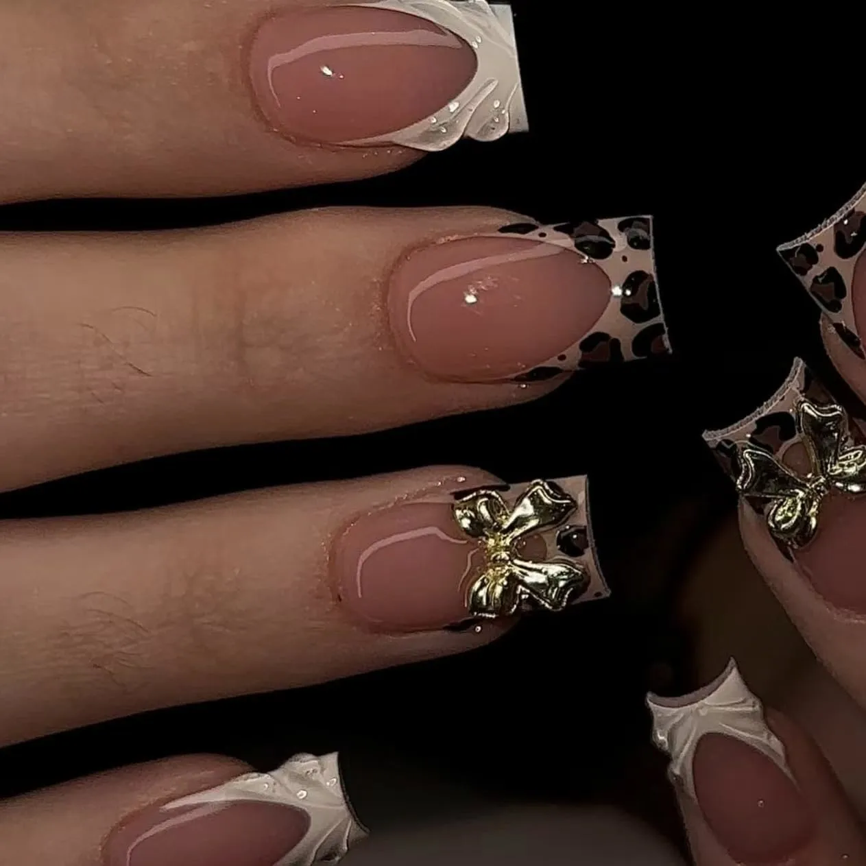 Shell French Tip Press on Nails Medium Square Fake Nails with Leopard 3D Gold Bow Design Full Cover Glossy Stick on False Nails for Women 24Pcs