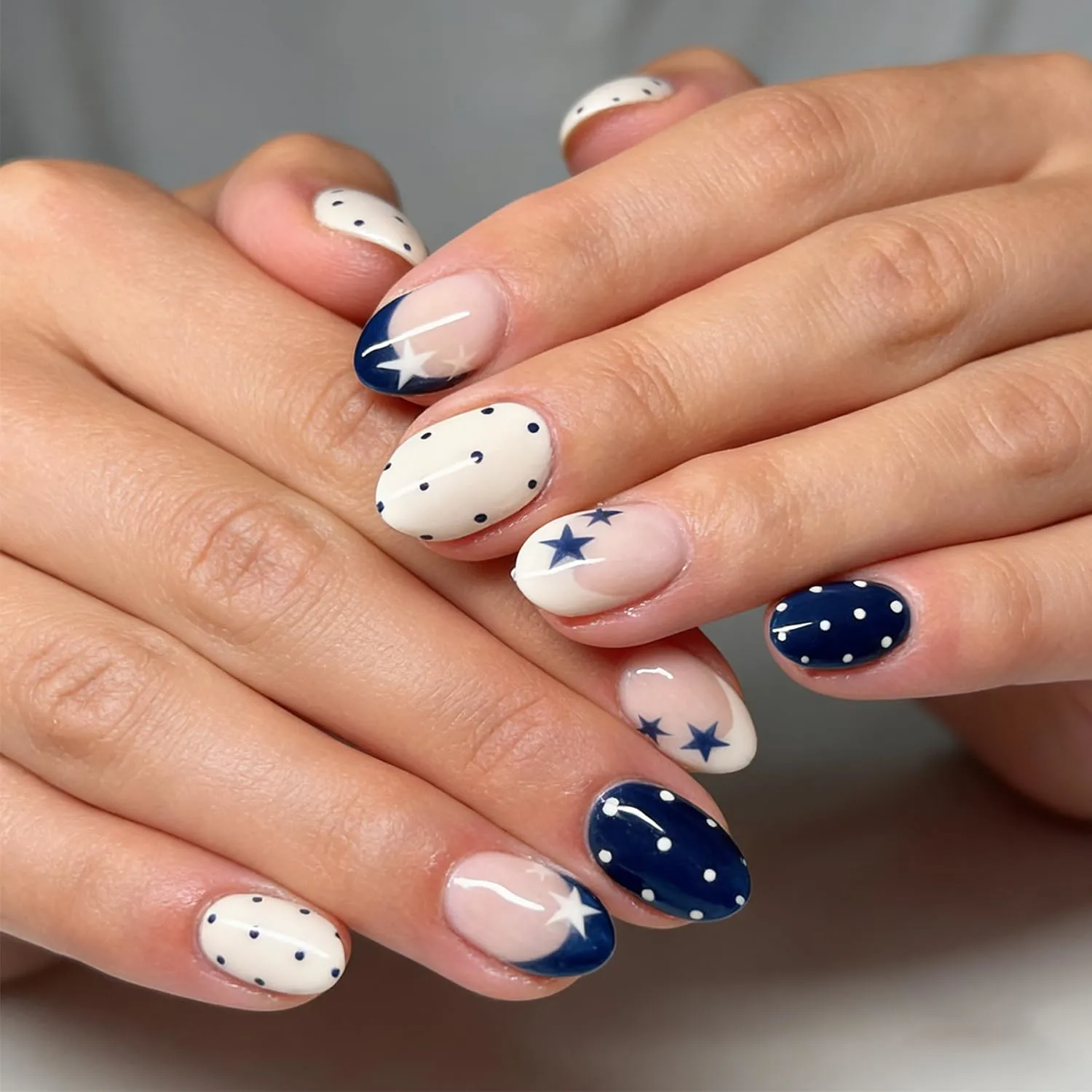24Pcs Blue White Polka Dot Press on Nails Short Almond Reusable French Tip Acrylic Fake Nails Cute Five-Pointed Star Dots False Nails for Women Daily Holiday Nail Decor Accessories