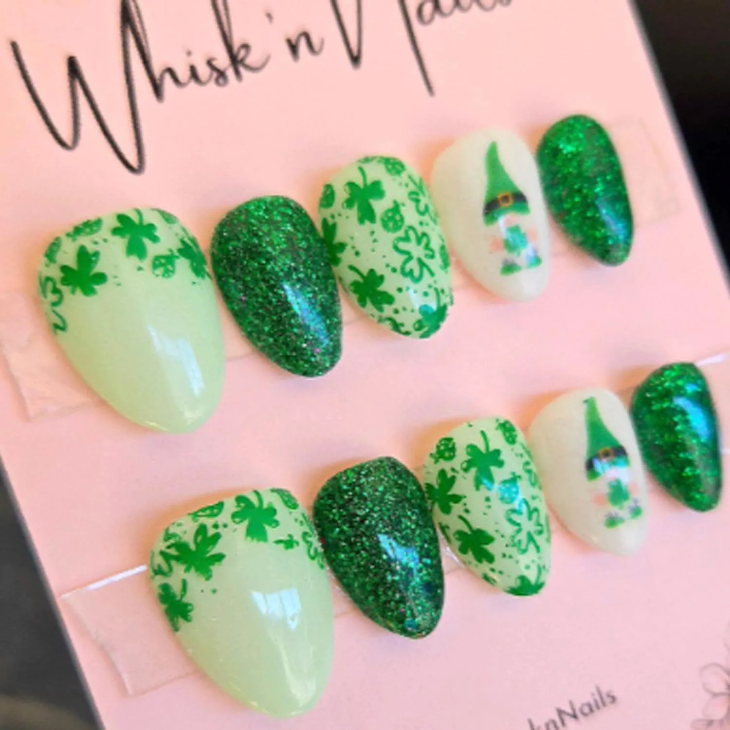 30Pcs St. Patrick's Press on Nails - Lucky Clover Fake Nails Short Almond False Nails Cute Cartoon Design Stick on Nail Green Glitter Full Cover Green Shamrock Glossy Artificial Glue on Nail for Women