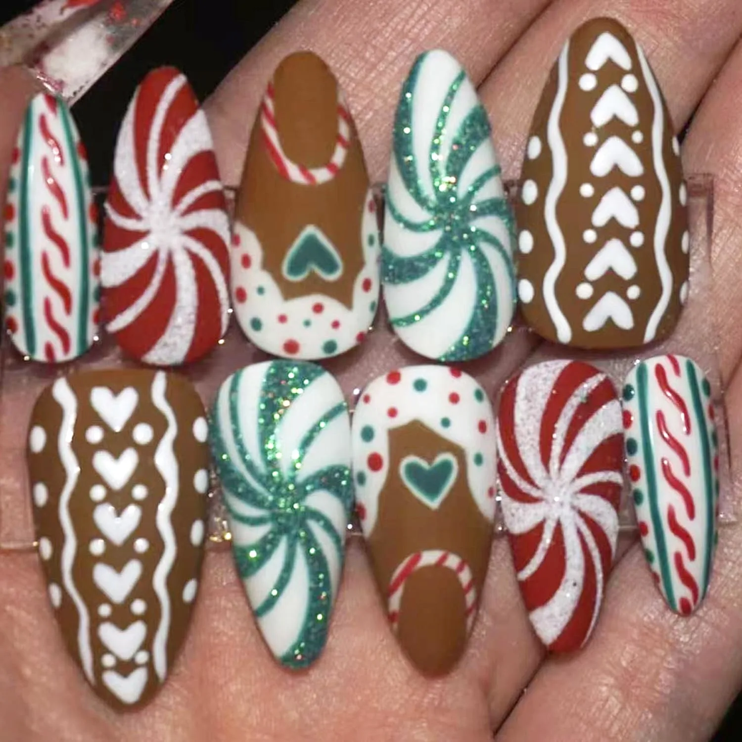 30Pcs Shiny Christmas Press on Nails Medium Almond Fake Nails Red Green Spiral Texture Pattern False Nai Glitter Heart Nails Colorful Stripe Dots Acrylic Nail Cute Heart Candy Glue on Nails for Women