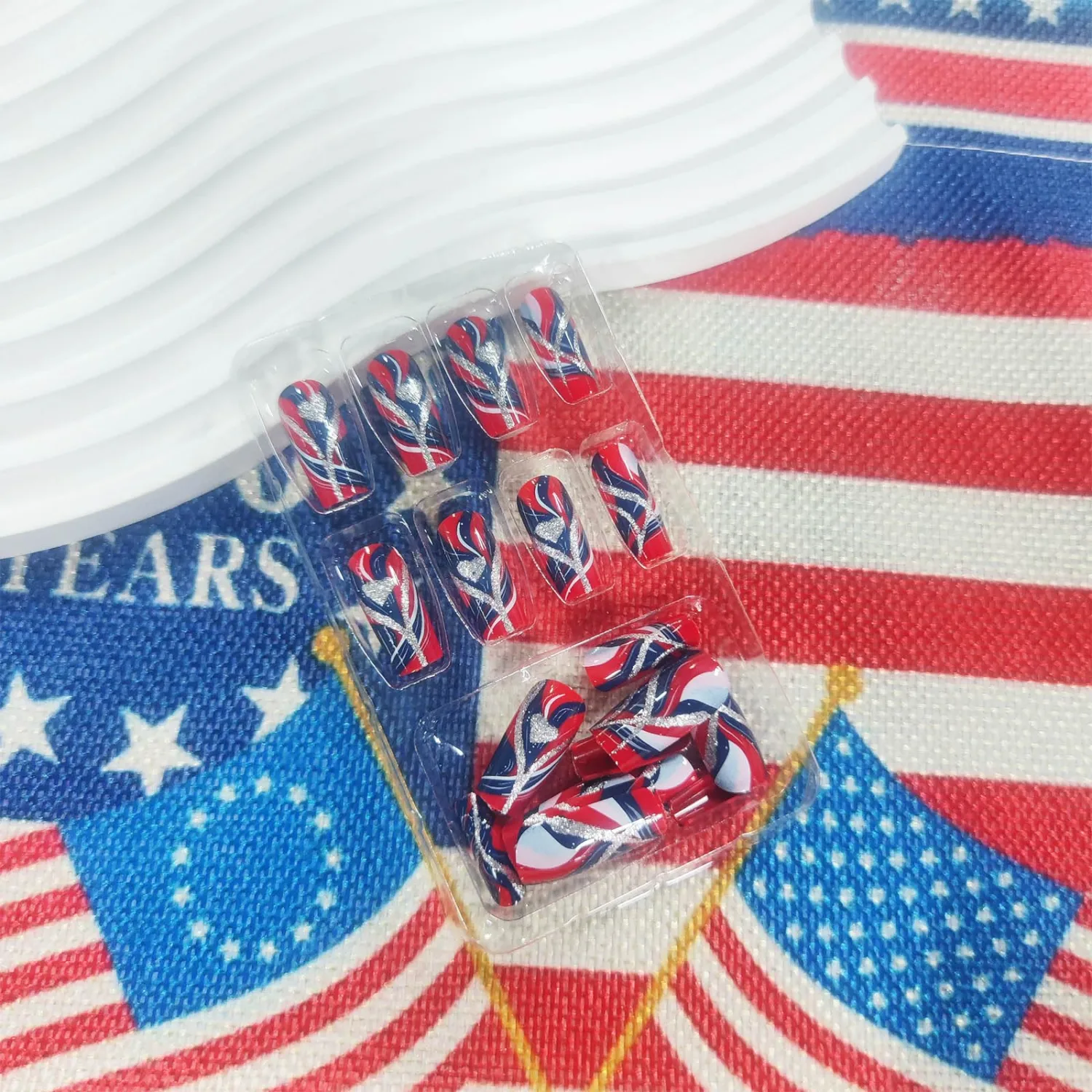 American Flag Acrylic Fake Nail 24Pcs 4th of July Press on Nails Patriotic Gel Glue on Nail Fourth of July Short Square False Nails Glossy Love Heart Stick on Fingernails for Independence Day Gift