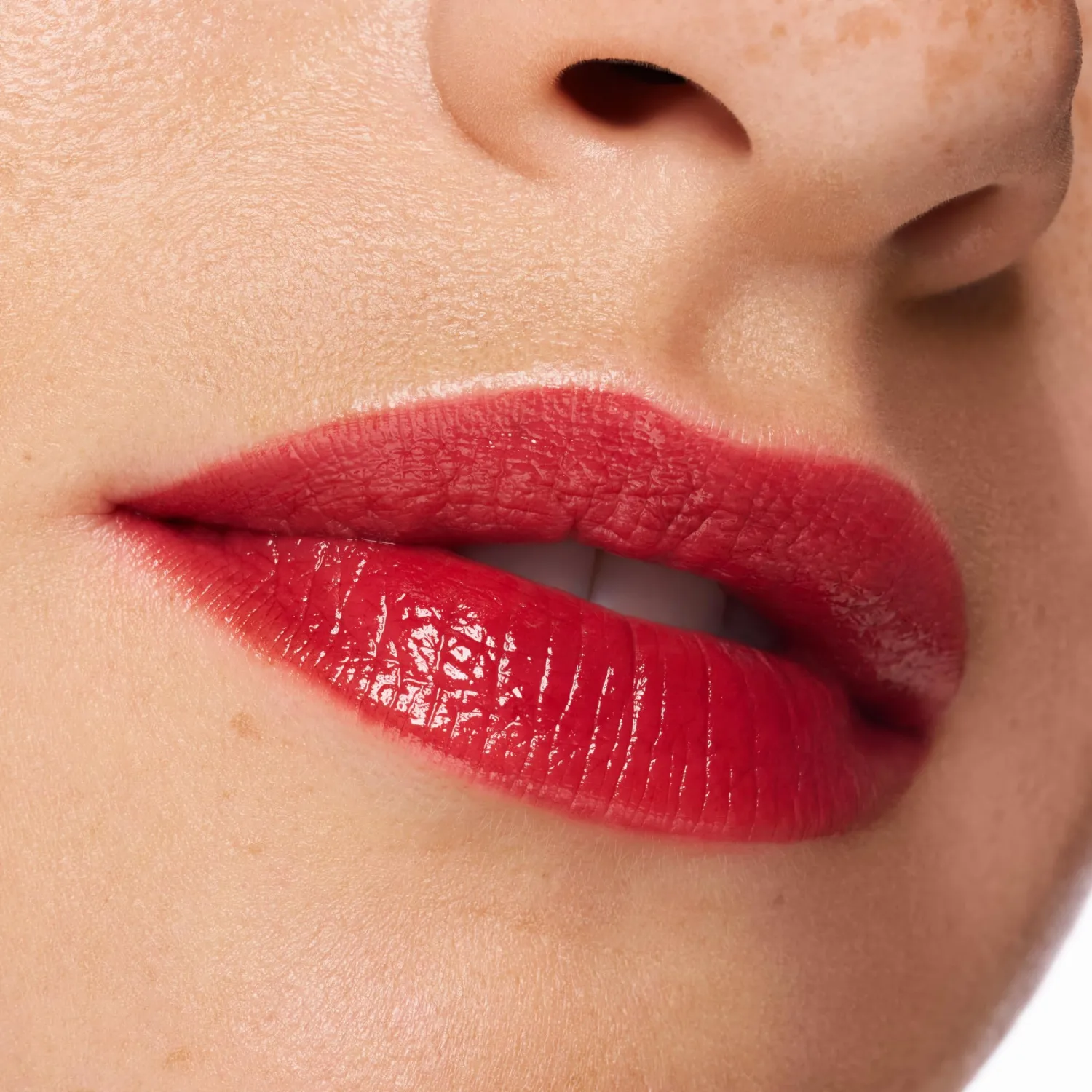 essence | Hydra Kiss Lip Tint | Hydrating, Long-Lasting Lip Stain | Natural Color & Radiant Shine (04 Classy Red)