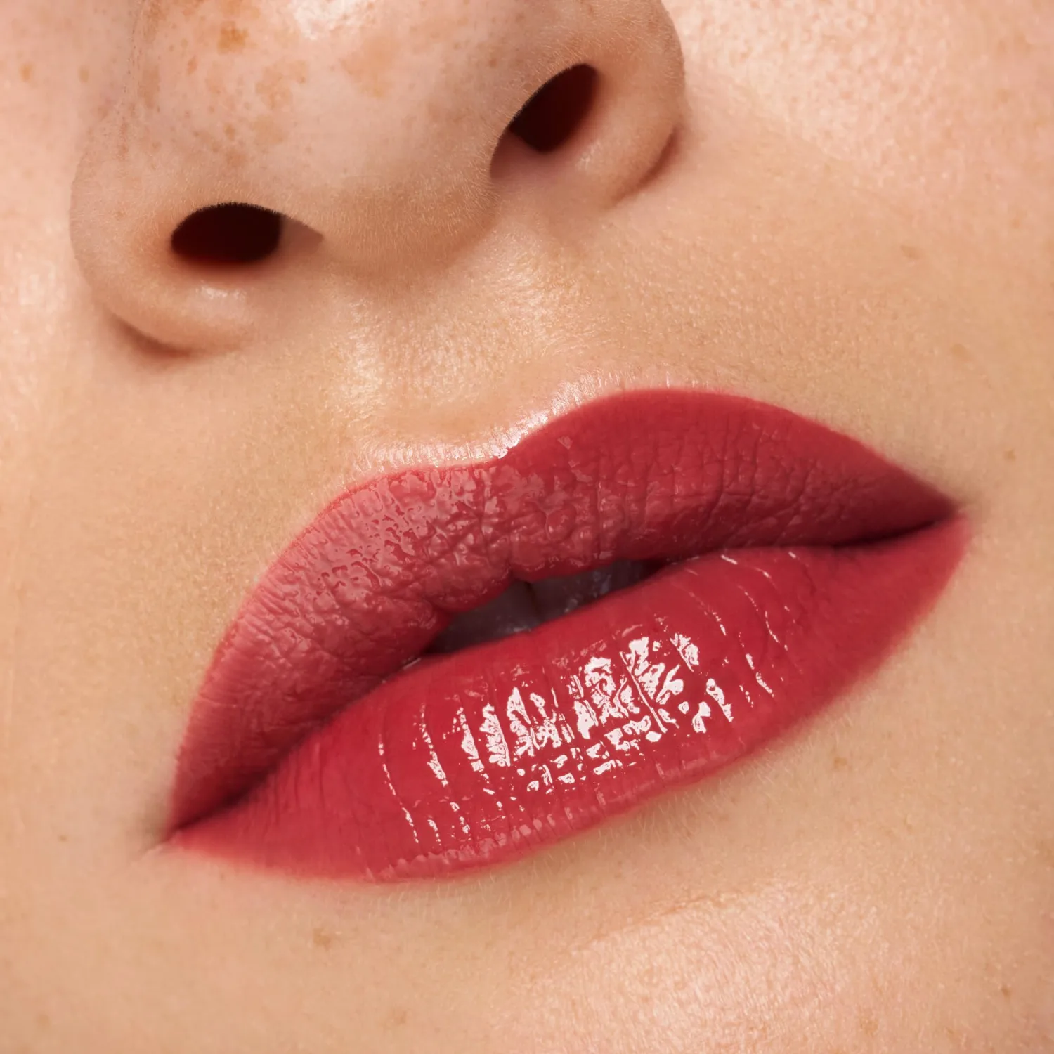essence | Hydra Kiss Lip Tint | Hydrating, Long-Lasting Lip Stain | Natural Color & Radiant Shine (07 Hazelnut Haze)