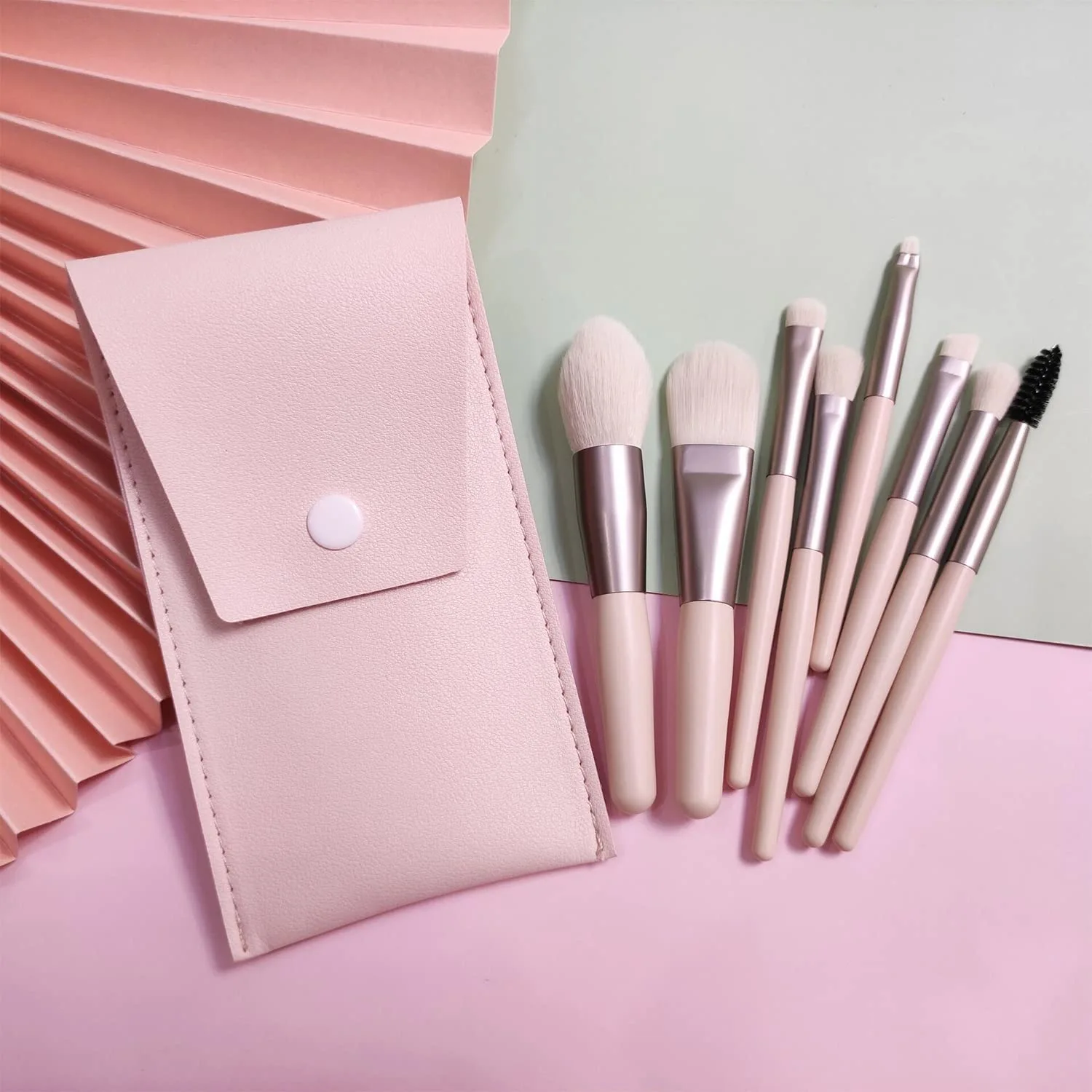 Makeup Brushes 8 Pieces Mini Makeup Brush Set, Makeup Brushes Foundation Blend Blush Concealer Eye Shadow Blend Eye Liner Makeup Brush Set for Travel Makeup Bag Compact and portable (Pink)
