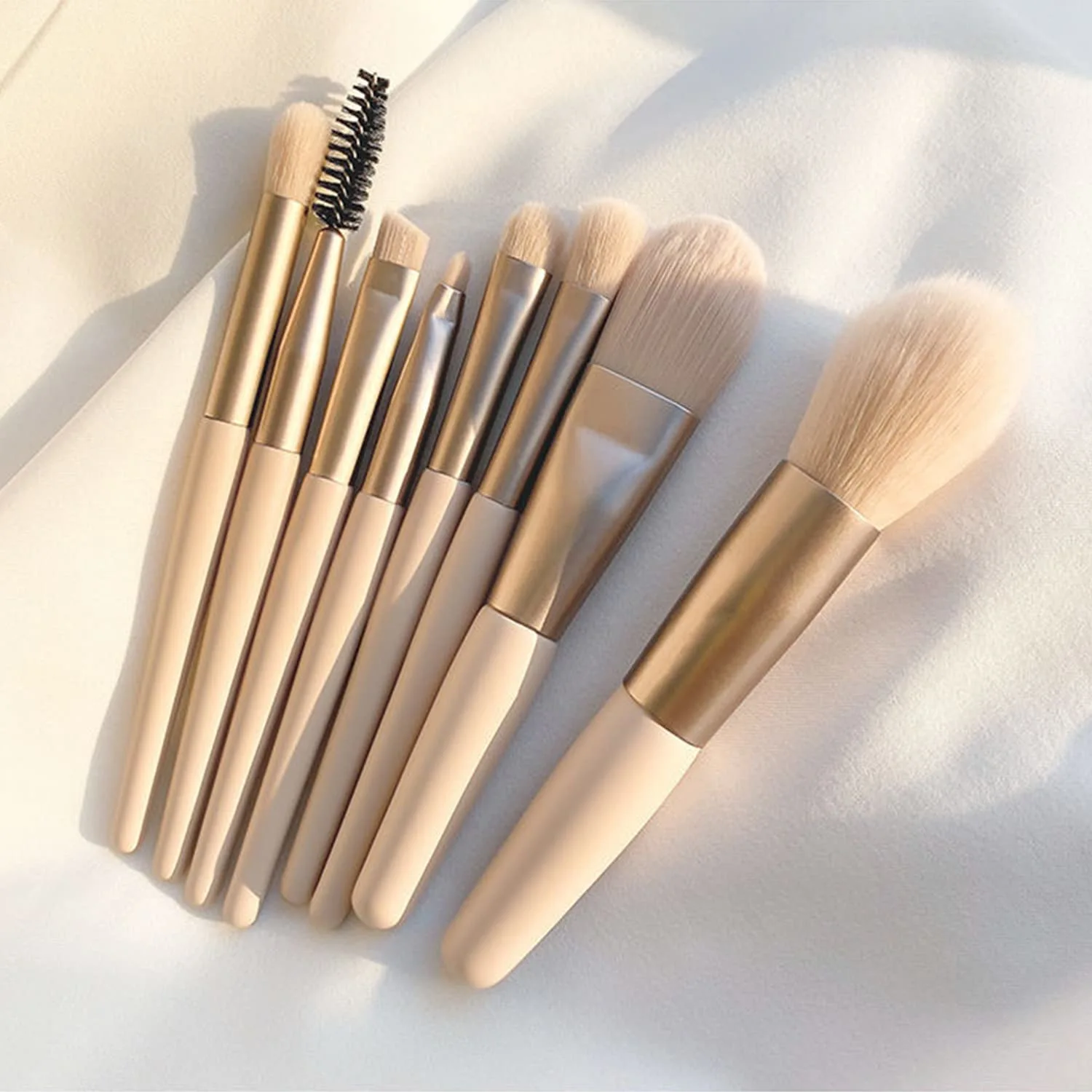 Makeup Brushes 8 Pieces Mini Makeup Brush Set, Makeup Brushes Foundation Blend Blush Concealer Eye Shadow Blend Eye Liner Makeup Brush Set for Travel Makeup Bag Compact and portable(Apricot)