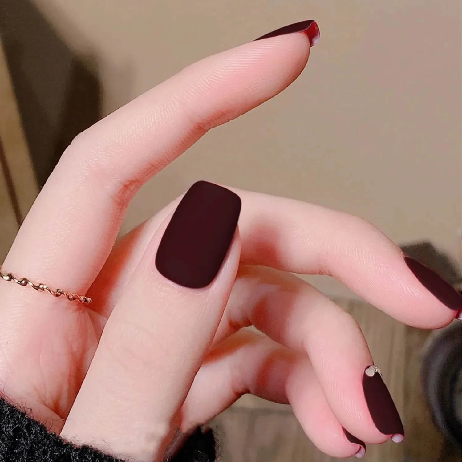 COSMOO Dark Cherry Red Matte Nail Polish, Black Wine Red Quick Dry Nail Lacquer for Nail Art Varnish, Mist Effect Matte Finish Velvet Air Dry Nail Polish-10ml(0.34 fl oz)