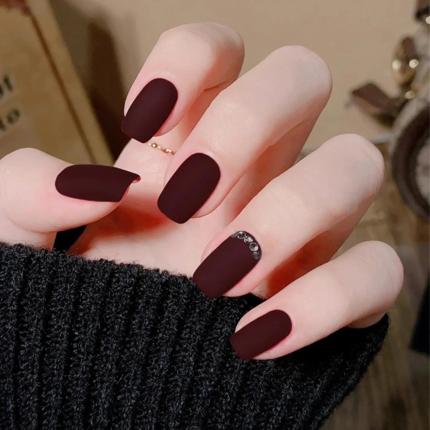 COSMOO Dark Cherry Red Matte Nail Polish, Black Wine Red Quick Dry Nail Lacquer for Nail Art Varnish, Mist Effect Matte Finish Velvet Air Dry Nail Polish-10ml(0.34 fl oz)