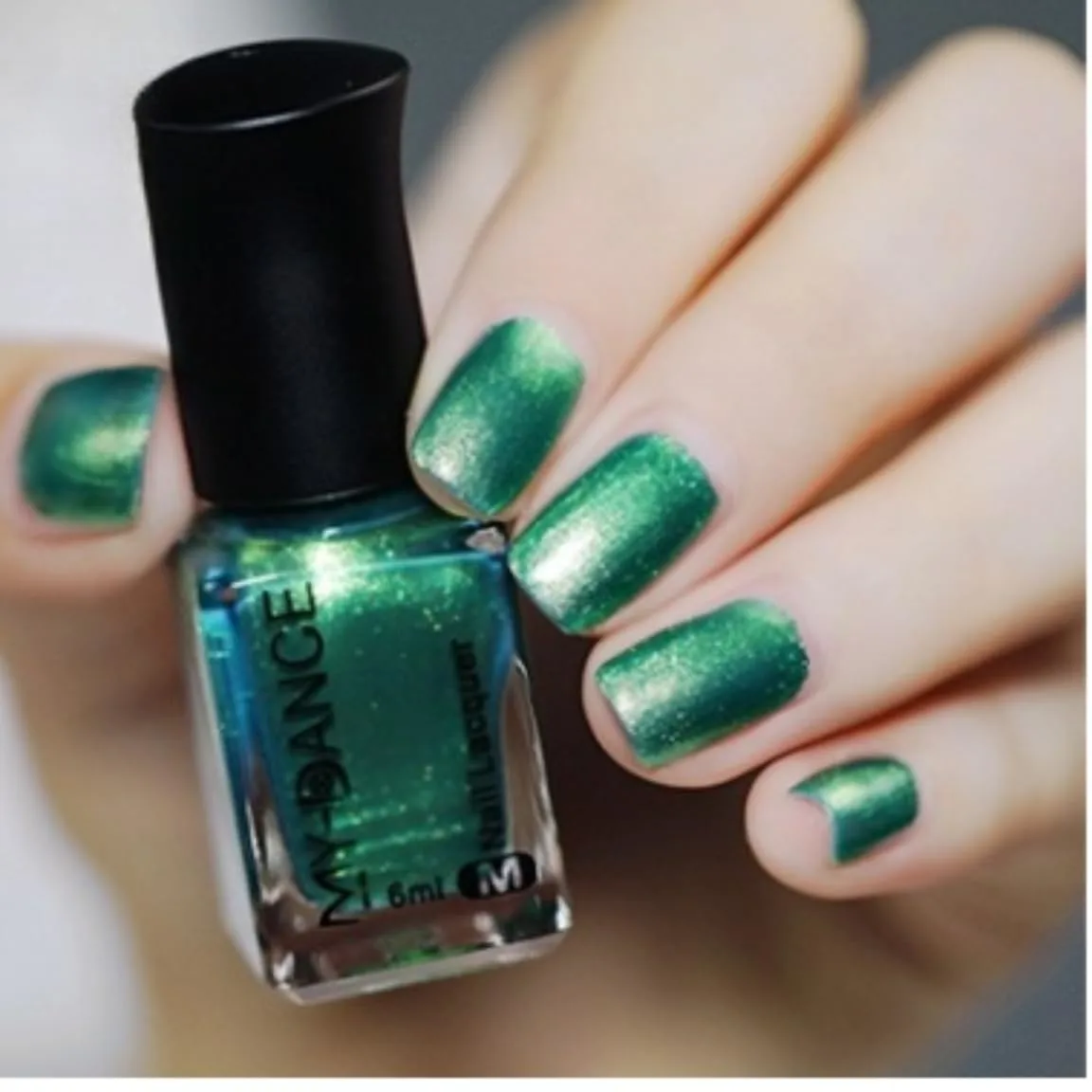 Pearl Nail Polish Iridescent Shimmer Emerald Green Aurora metallic Chameleon Green Long Lasting Quick Dry Nail Lacquer, Shiny Nail Art Polish Air Fast Drying DIY Manicure for Women (005, 6ml)