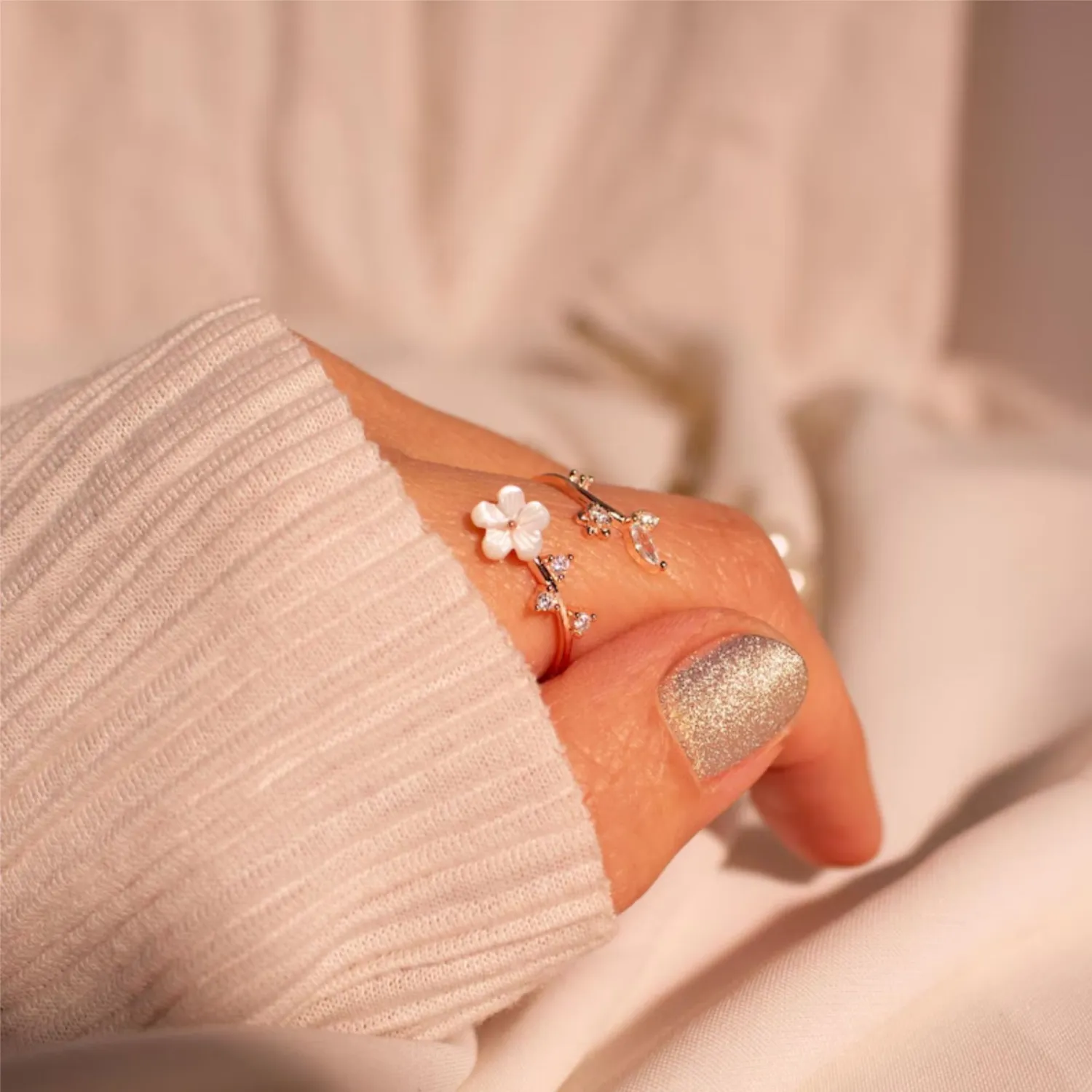 Colorful Zircon Open-Adjustable Diamond-Encrusted Womens Ring