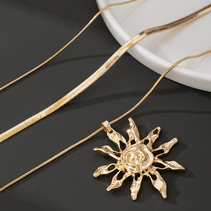 Womens Retro Minimalist Sunflower Pendant Necklace