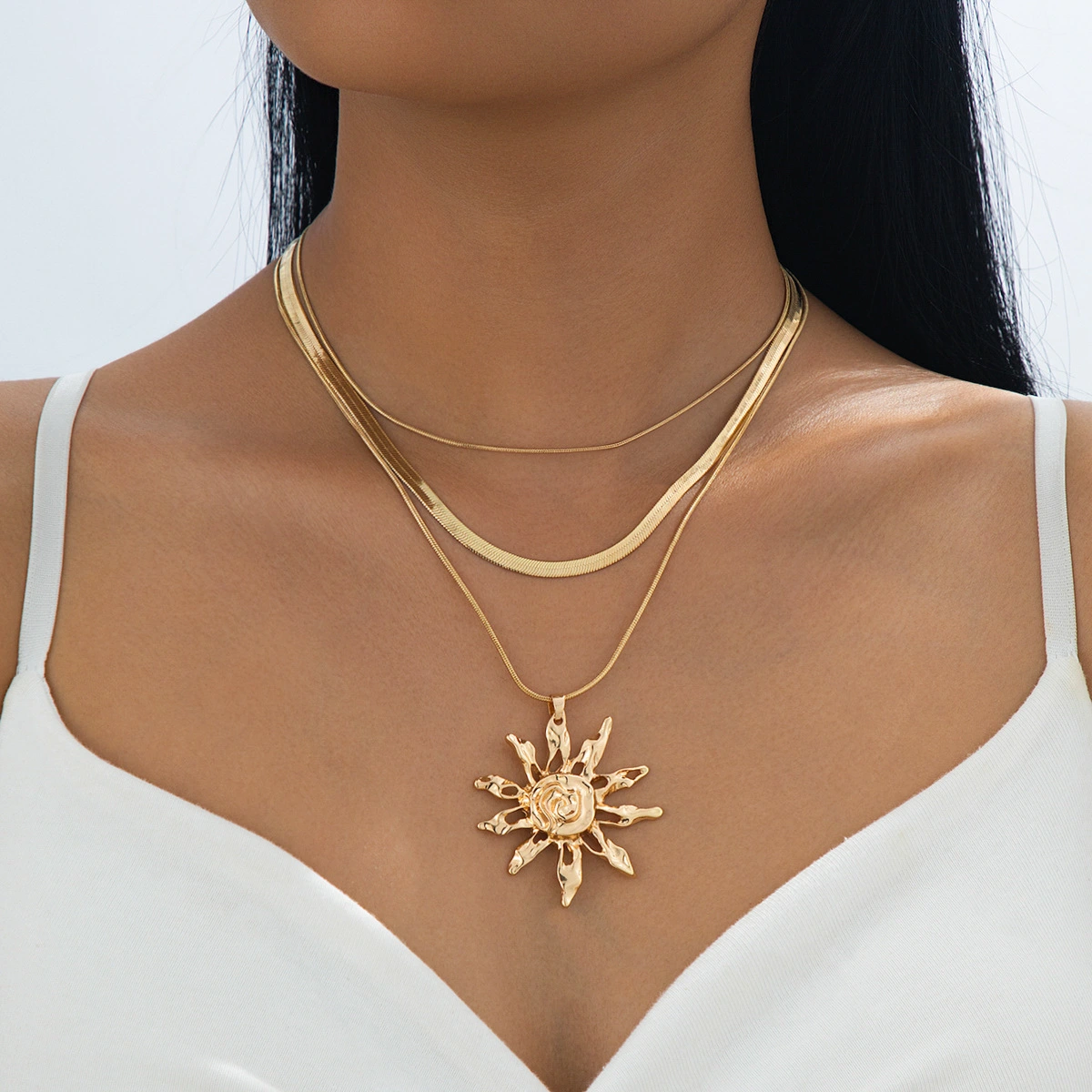 Womens Retro Minimalist Sunflower Pendant Necklace