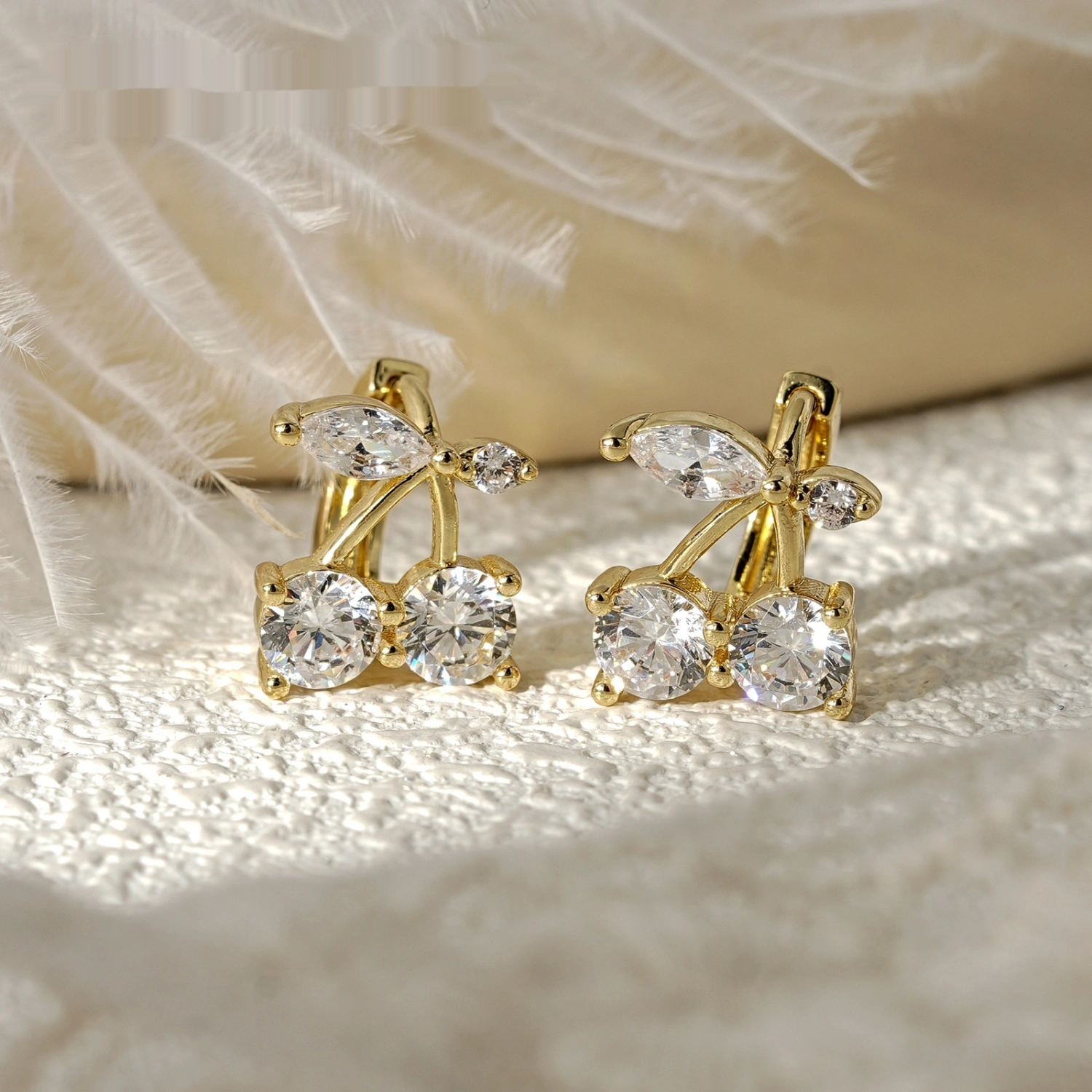 Light-luxury Cherry-inlaid Zircon Metal Ear Clips