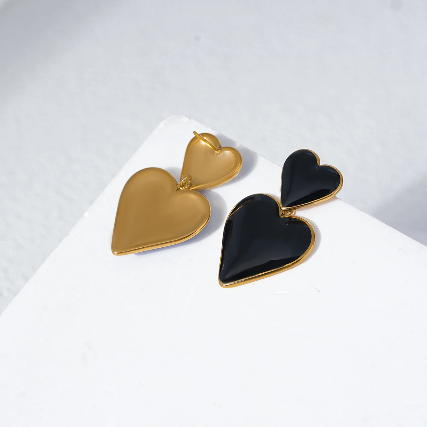 Heart-shaped Stud Black Oil-drip Drop Earrings
