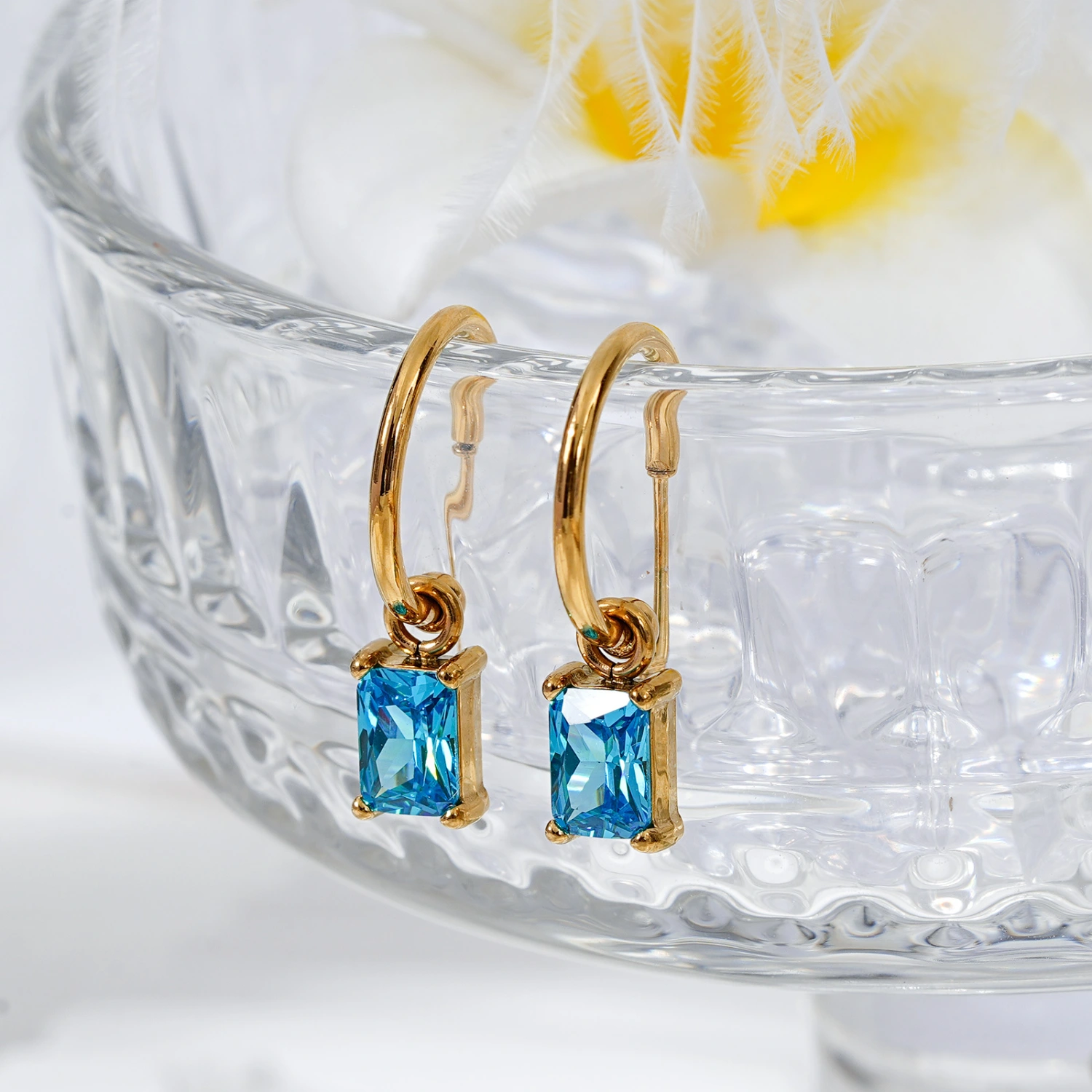 Stainless Steel Earrings Inlaid With Blue Zircons