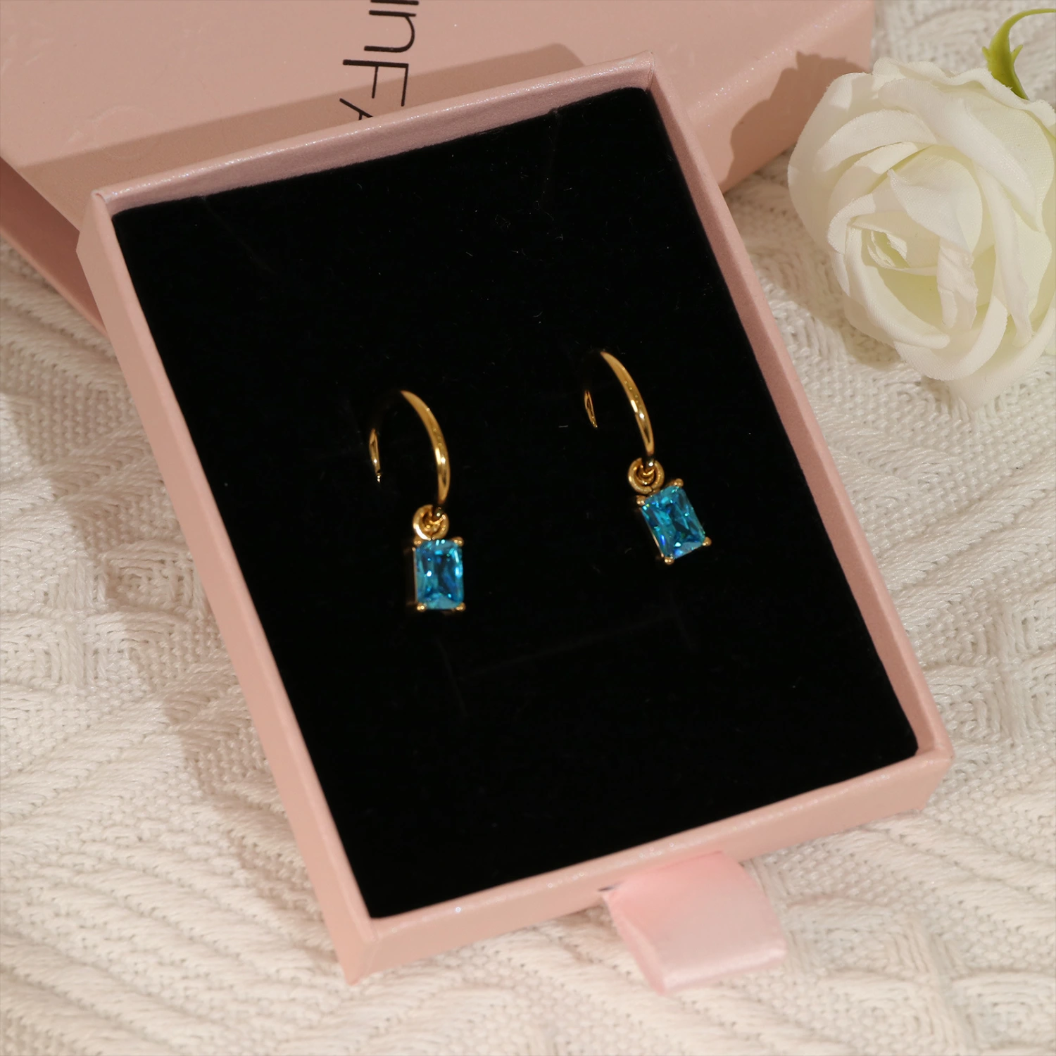 Stainless Steel Earrings Inlaid With Blue Zircons