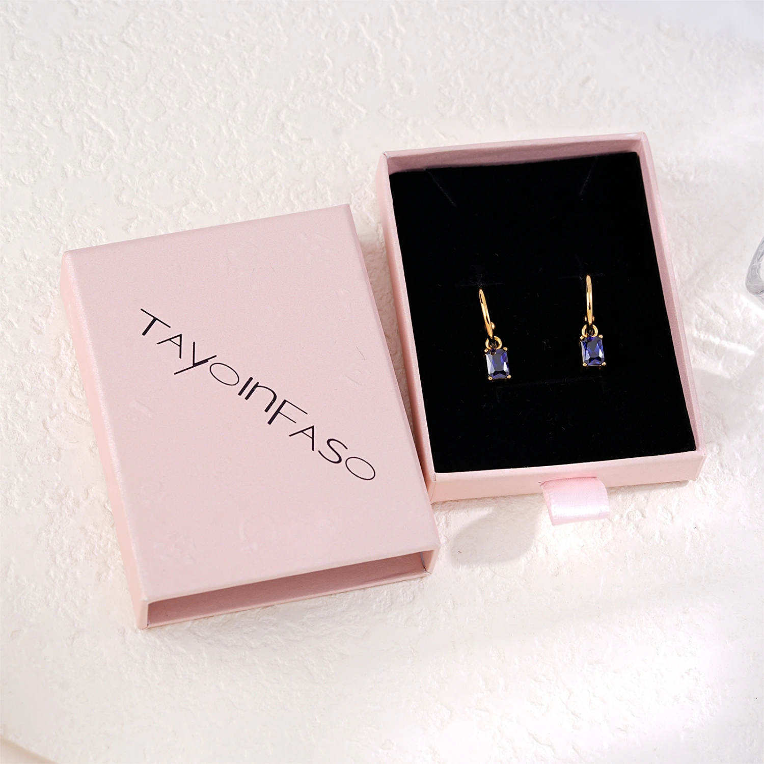 Earrings Inlaid With Gray-blue Zircons