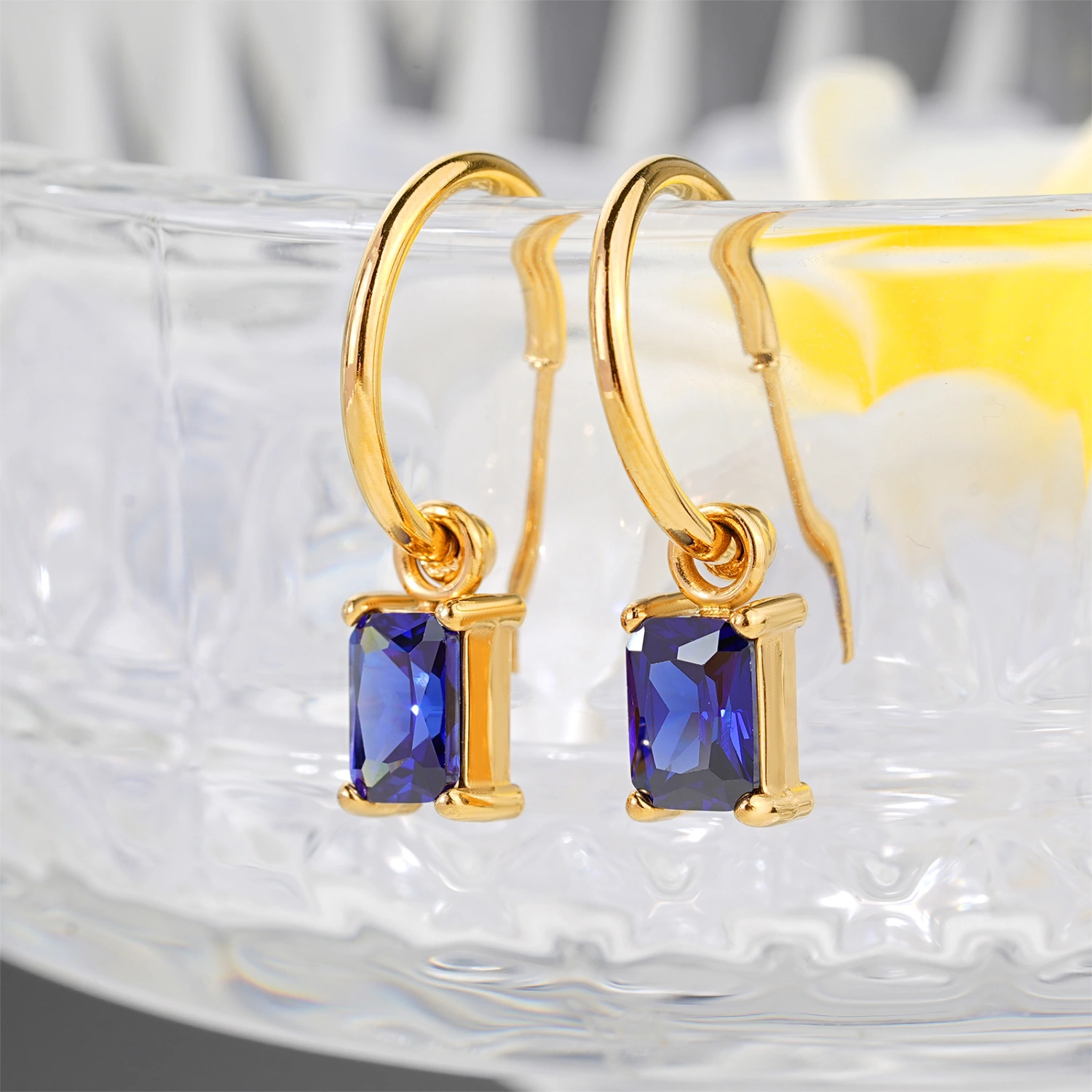 Earrings Inlaid With Gray-blue Zircons
