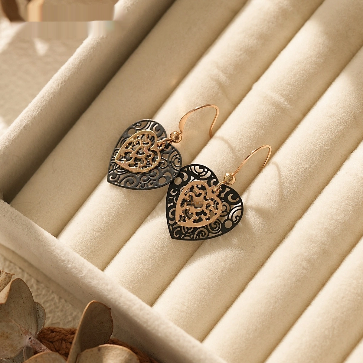 Black Heart Gold Hollow-out Earrings