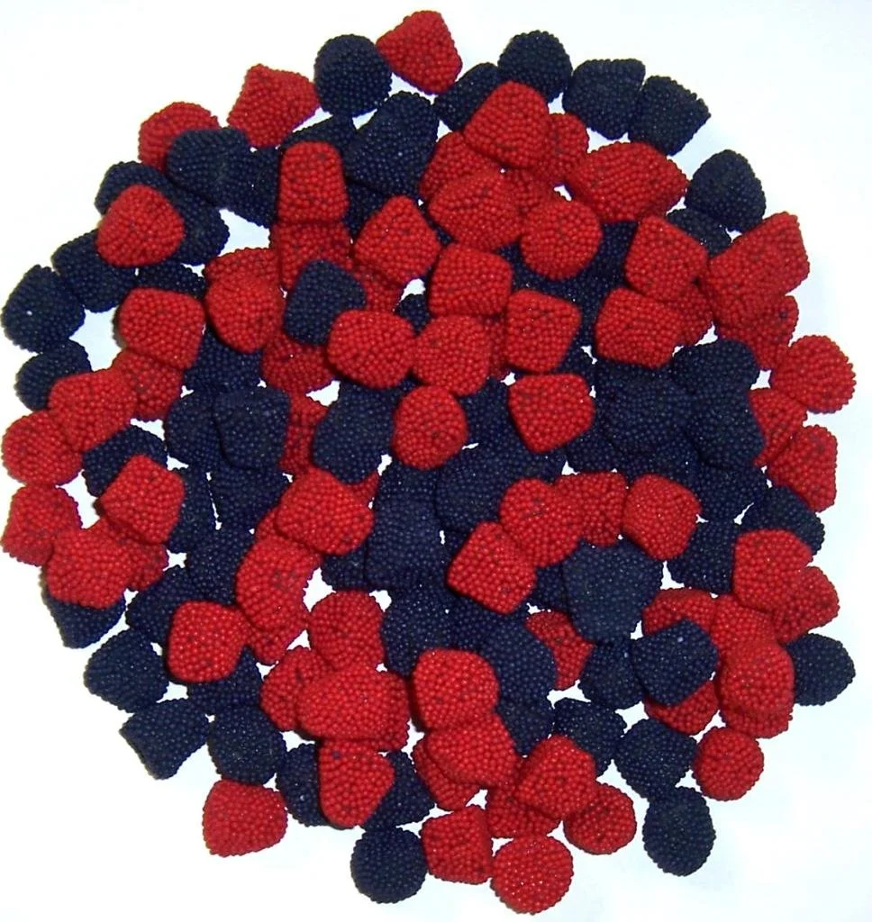 Scott's Cakes Strawberries & Blueberries in a 8 oz. Multi Heart Bag