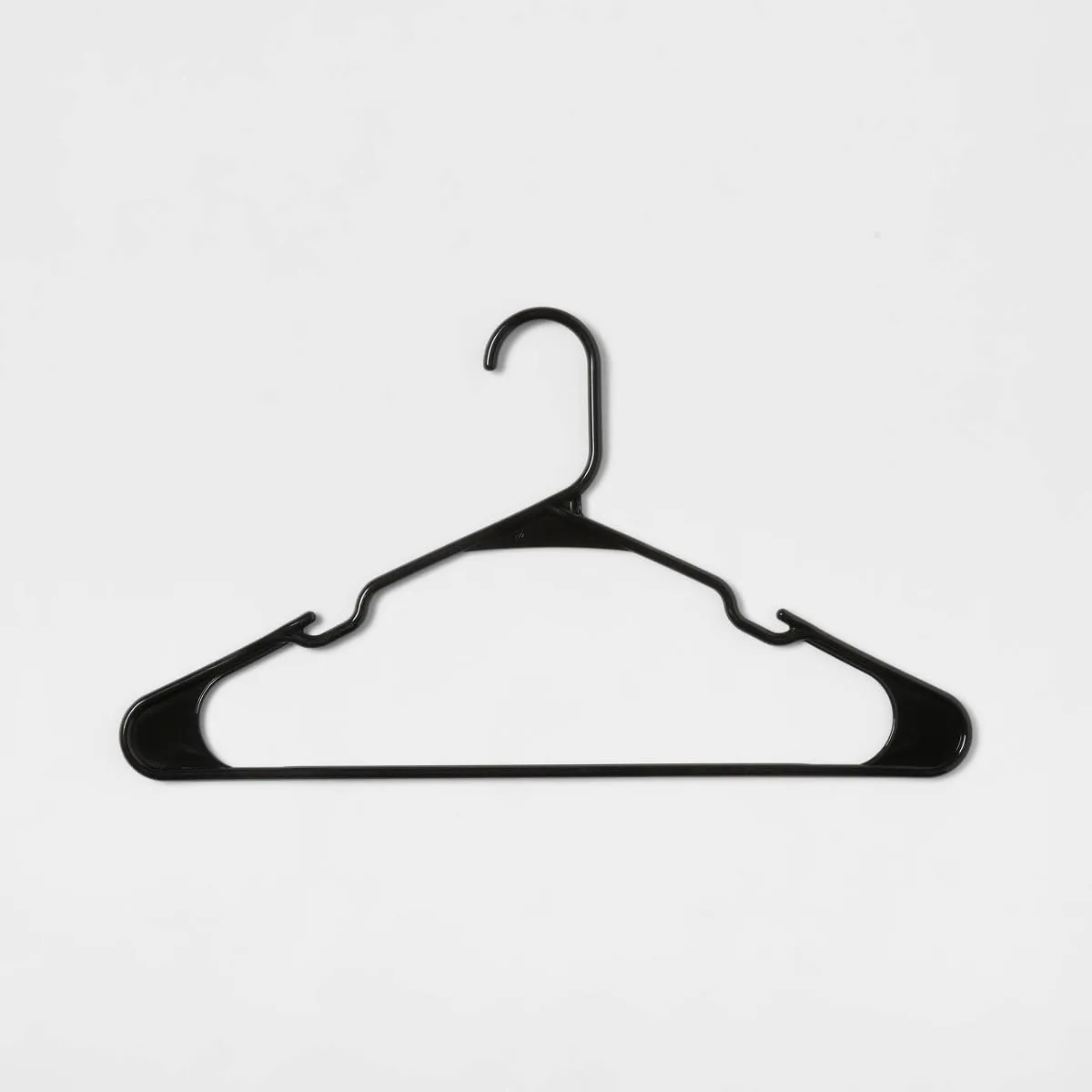 18 - pk Plastic Hangers - Set of 18, Durable Plastic Construction. Ideal for Organizing Your Wardrobe, Suitable for Various Types of Clothing