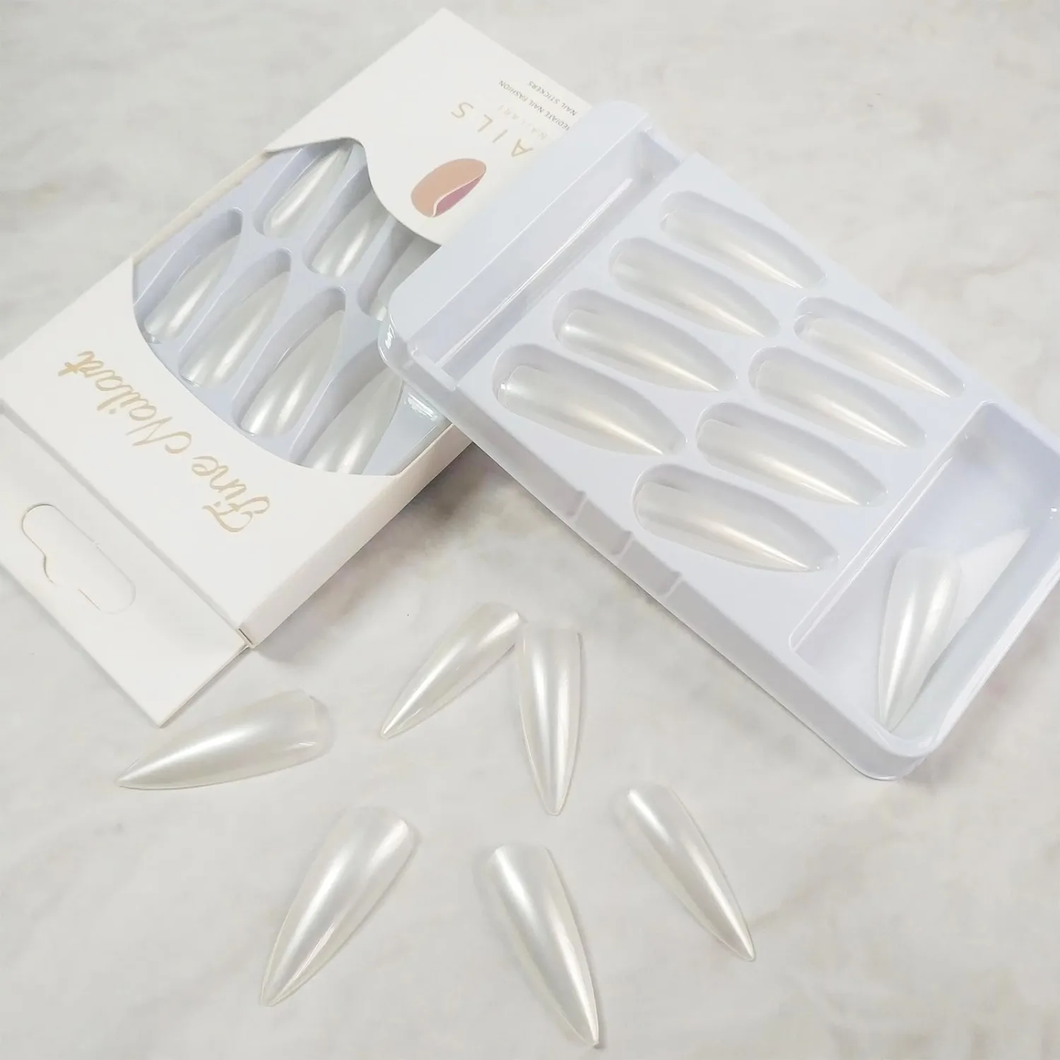 24Pcs Chrome Metal Press on Nails with Aurora Design, Mirror Manicure Art Acrylic Long Stiletto Fake Nails Stick on Nails Glossy White Stiletto Nails Gel Glue on Nails for Coquette Women Girls