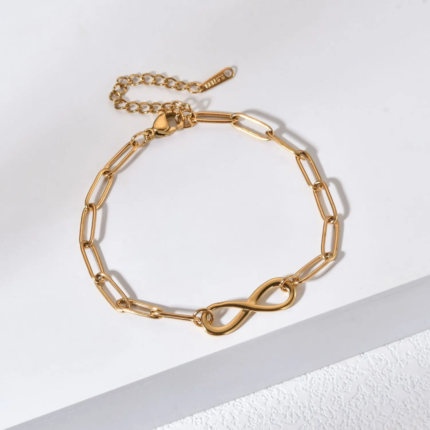 Hollow 8-shaped Non-fading Bracelet