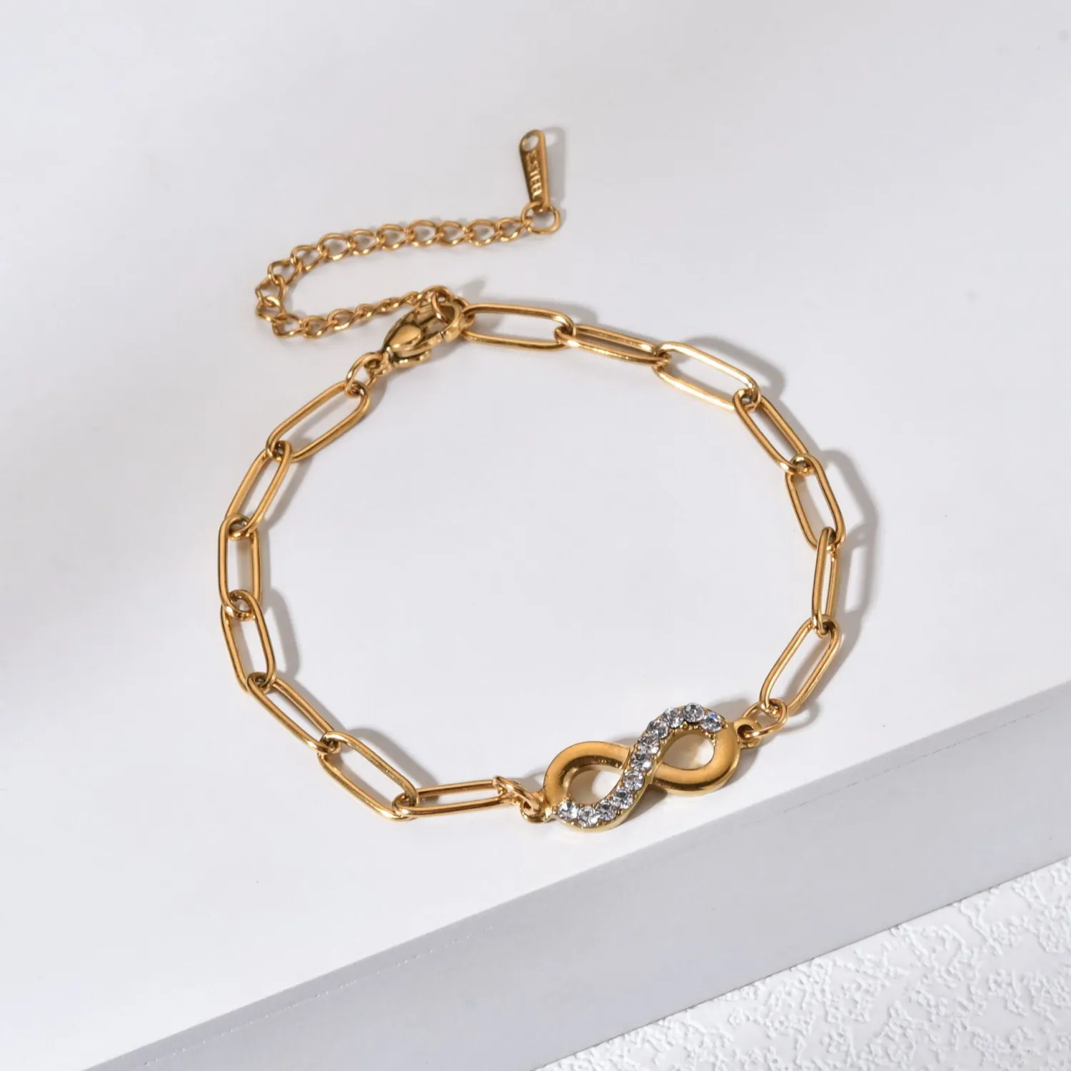 Hollow 8-shaped Non-fading Bracelet