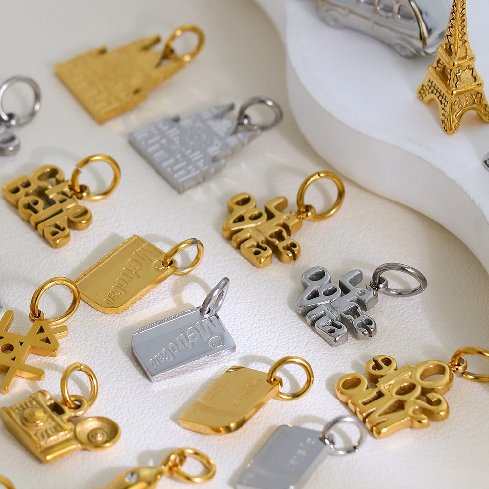 Creative Colosseum Stainless Steel Gold-Plated European And American Fashion Paris Eiffel Tower Pendant Wholesale Supply