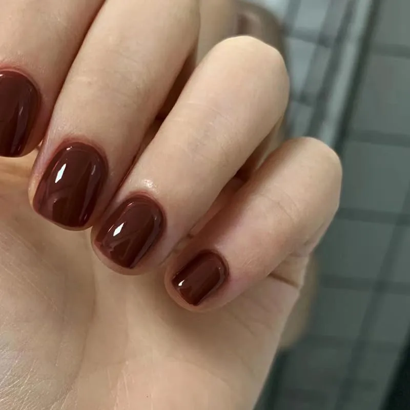 24Pcs Brown Press on Nails Medium Short Square Fake Nails Cute Reddish Brown Solid Color Autumn and Winter Glue on Nails Acrylic for Women Manicure Decoration