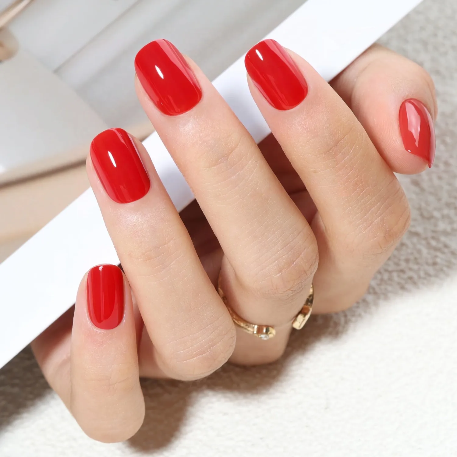 UNA GELLA Red Fall Press on Nails Short Squoval Classic True Red Fake Nails