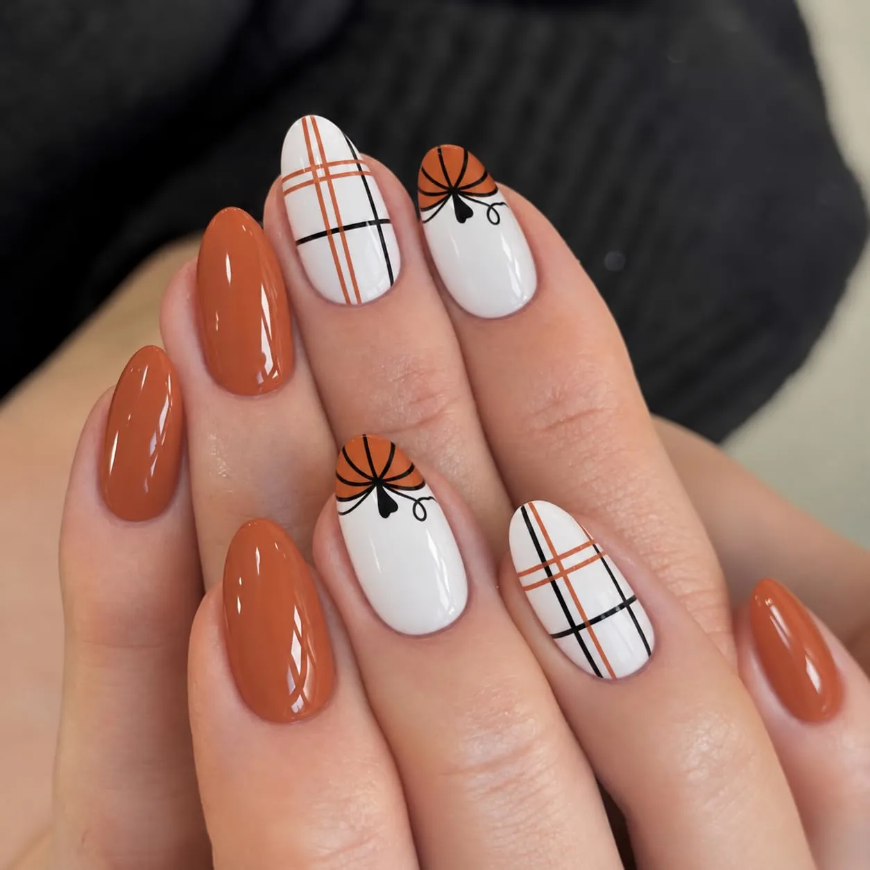 UNA GELLA Halloween Press On Nails Short Almond, 32Pcs Pumpkin Plaid Set
