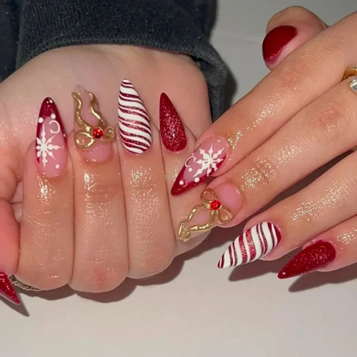 yefiuo Christmas Almond Press on Nails Medium Xmas Fake Nails Press ons Nail Tips Kit Red French Sequins Glitter 3D Gold Bow False Nails Artificial Acrylic Glue on Nails Stick on Nails for Women 24Pcs