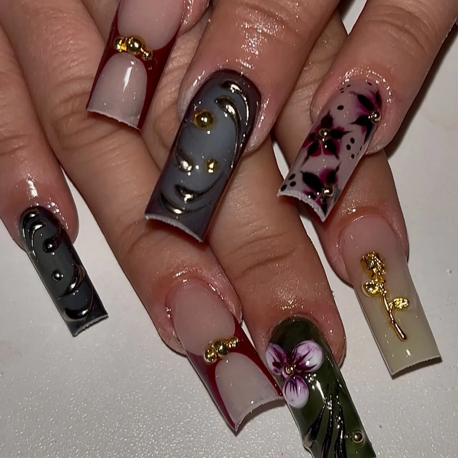 Square Press on Nails Long Gold Rose Charms Fake Nail Dark Purple Flowes Print with Water Drop Design Acrylic Nail Press ons GothicY2K Stick on Nail for Women 24pcs