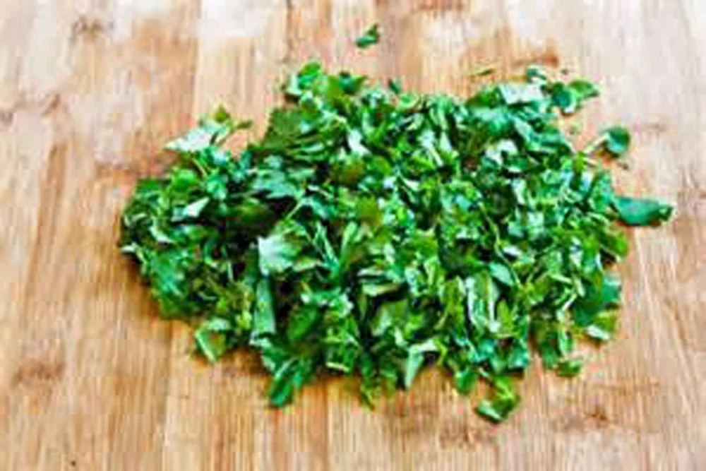 Cilantro Spice seasoning for cooking, 4 oz package, Dried and Choppped,Cilantro has a complex flavor with hints of pepper, sage and lemon.